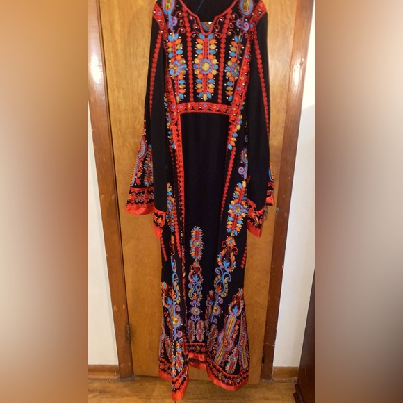 Palestinian Thoub - Picture 1 of 3